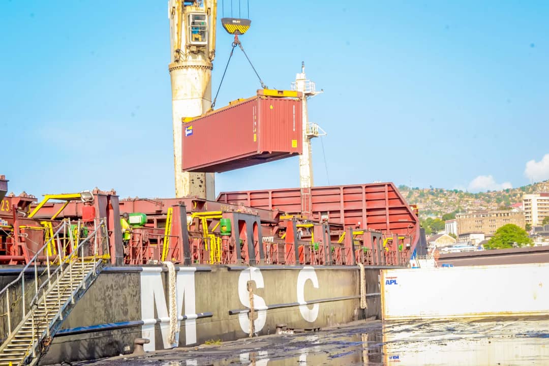 Déchargement au Port de Matadi des équipement de MCTC