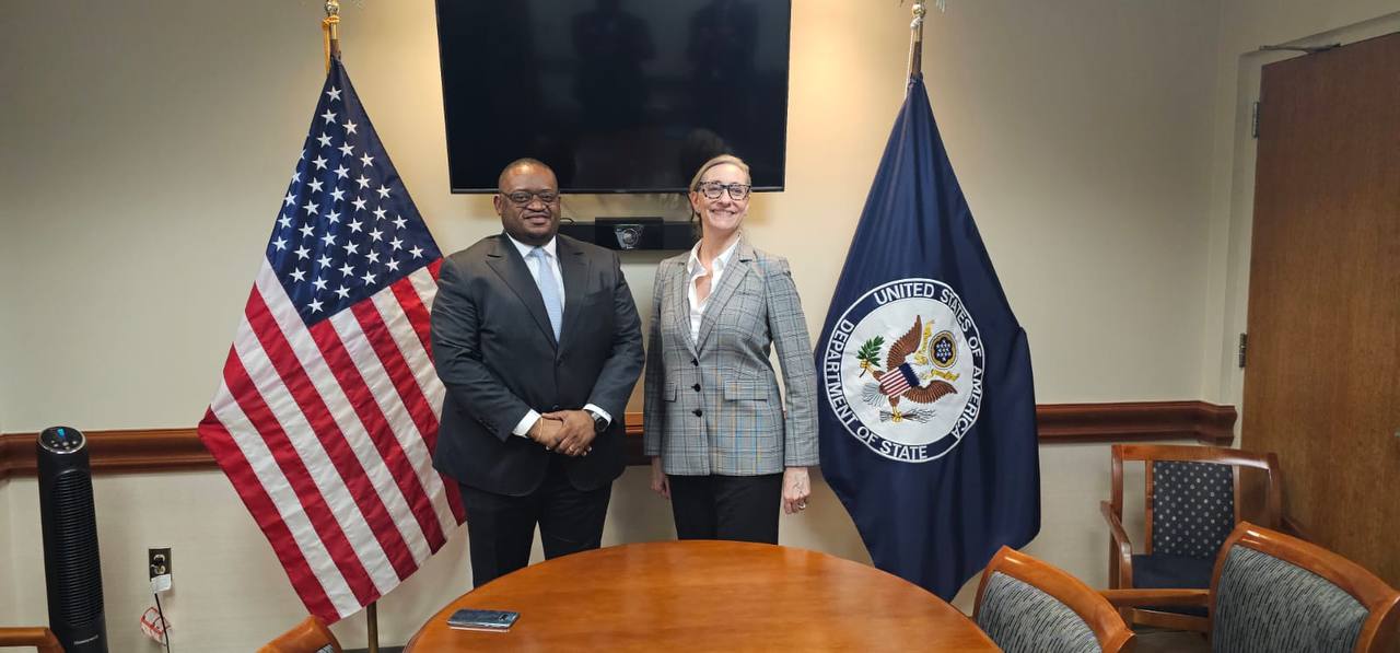 Doudou Fwamba a rencontré à washington la Sous-Secrétaire d’État, Mme Corina Sanders