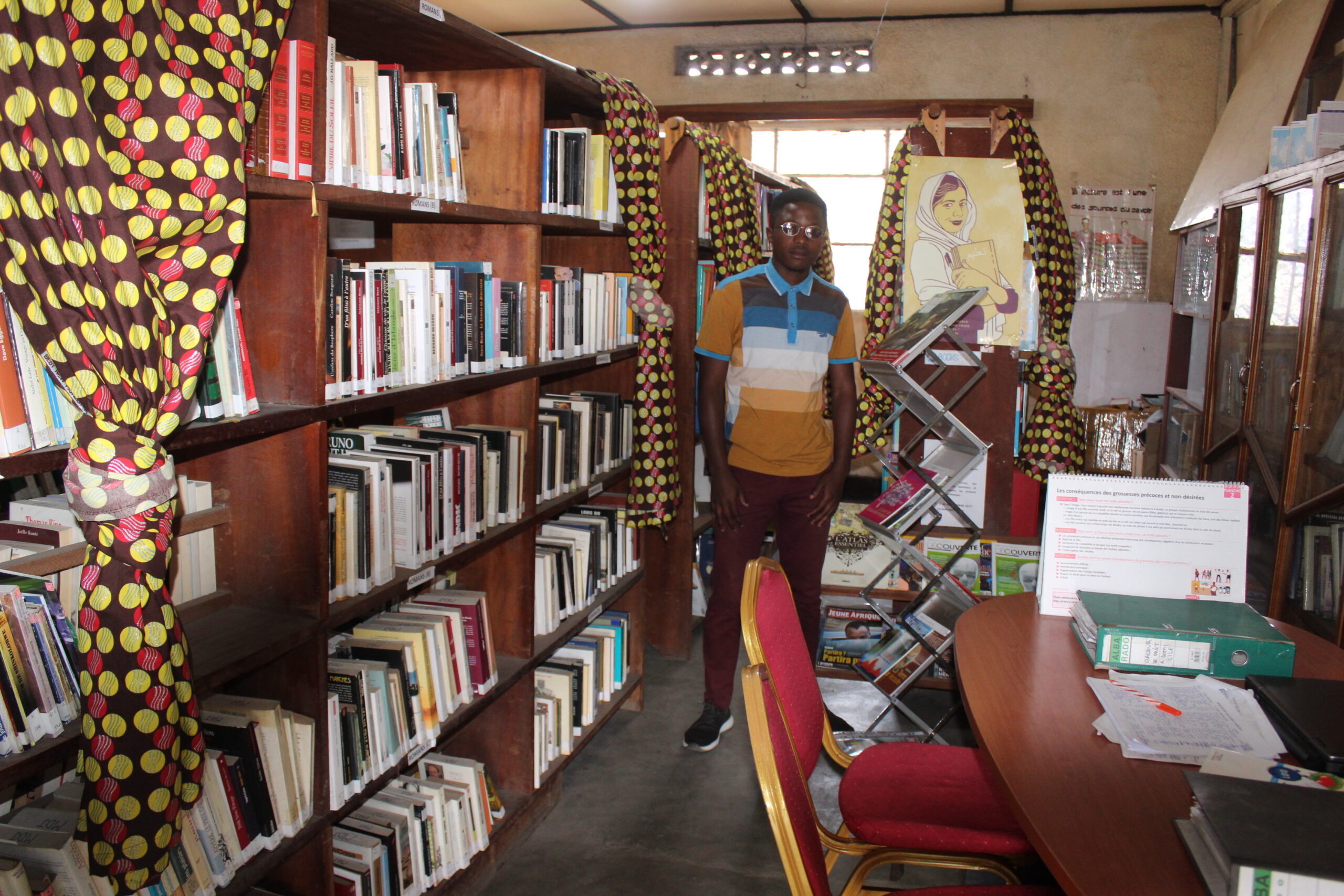 Une bibliothèque. Photo d'illustration