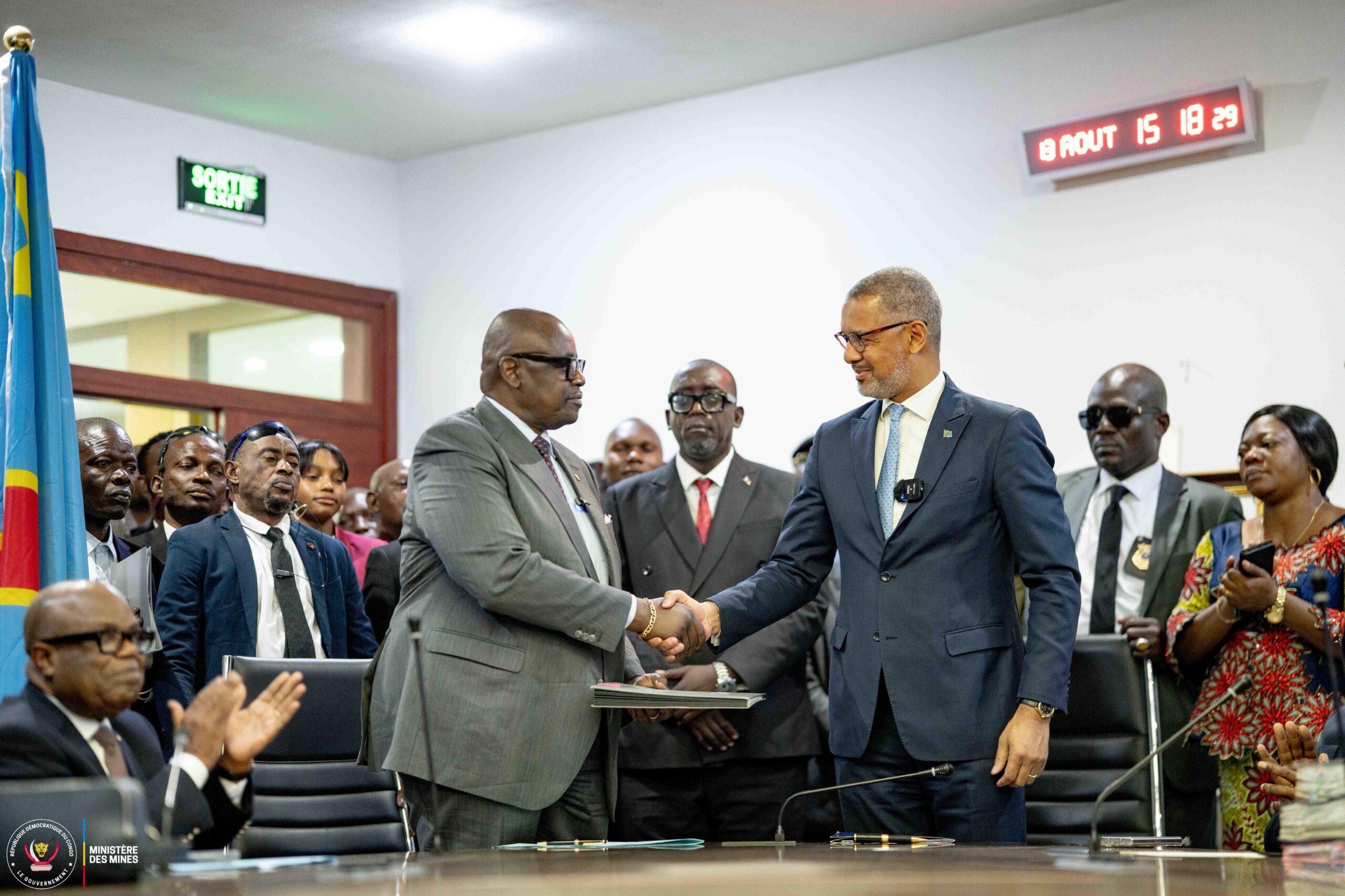 Remise et reprise au ministère des Mines : Louis Watum promet de continuer sur la même lancée que Kizito Pakabomba