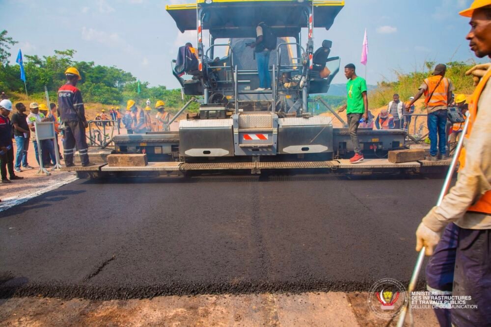 RDC : John Banza brandit un projet de construction d&rsquo;un réseau routier de 22.000 km sans indiquer la source de financement