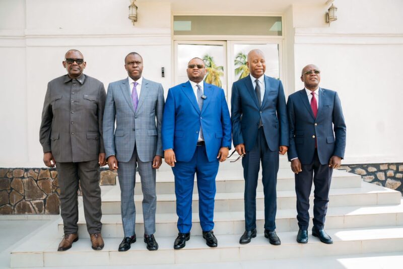 Paie des agents de l’Etat : alors que le Gouvernement Suminwa soutenait que la situation est « sous contrôle », Félix Tshisekedi ordonne un « audit de l’état liquidatif » de l’enveloppe salariale