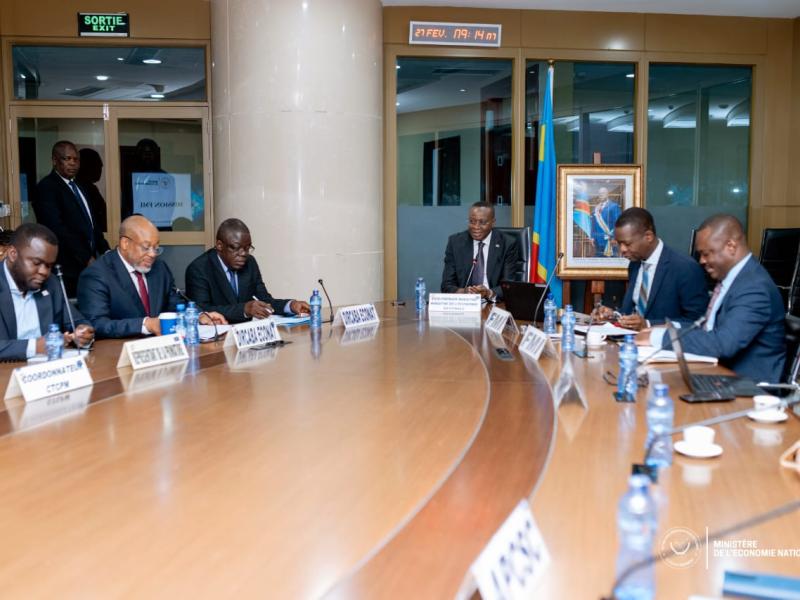 Le VPM Daniel Mukoko et la mission du FMI échangent sur la fiscalité pétrolière et le partenariat stratégique RDC-USA