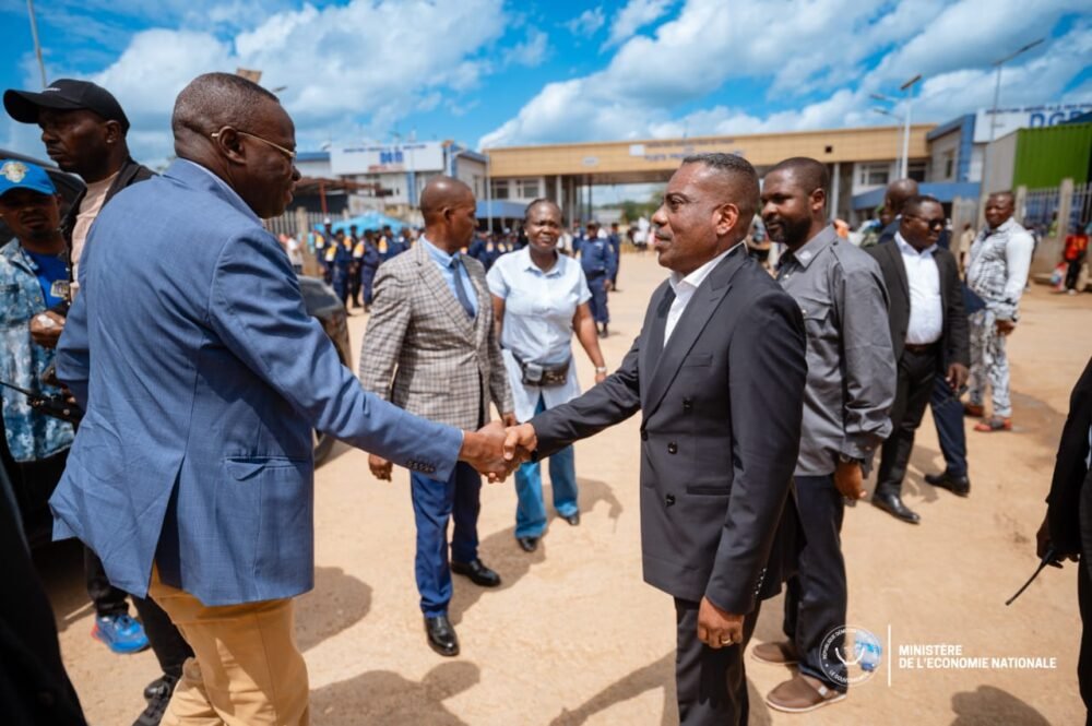 Coopération RDC-Angola : Le VPM Mukoko Samba en mission aux postes frontaliers du Kongo Central pour accélérer les échanges commerciaux