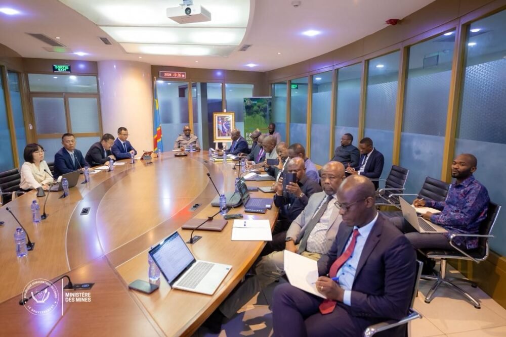 Mines : avec 2 milliards USD d&rsquo;investissement et 1200 Congolais employés, des avancées du Projet Lithium de Manono présentées à Louis Watum 