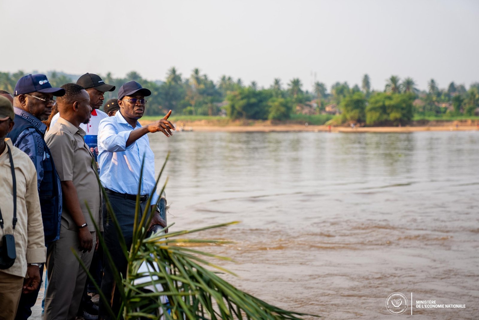 Le VPM Daniel Mukoko sur les berges du Port de l'ONATRA à Lusambo