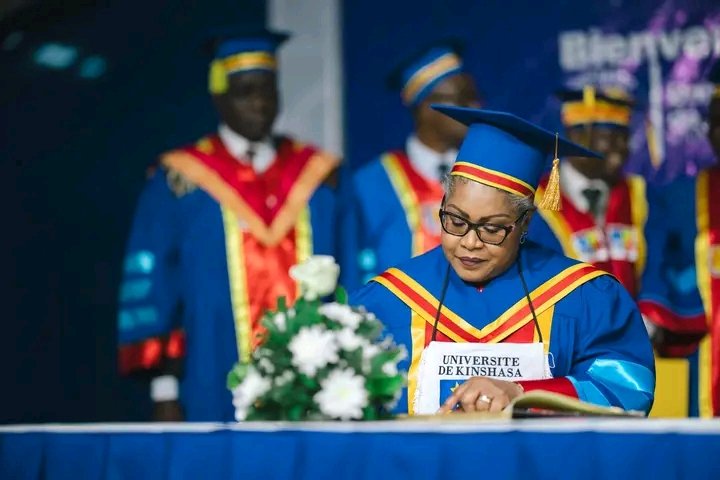 Judith Suminwa au rang de Docteur Honoris Causa par l&rsquo;UNIKIN : distinction académique méritée ou consécration politique contestable ?