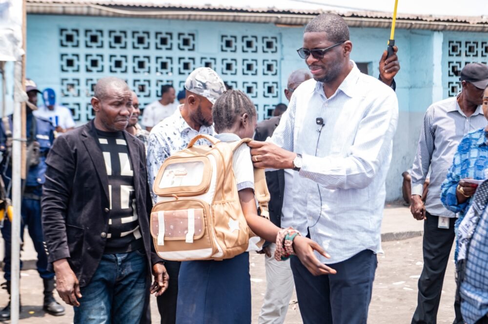 Kinshasa  : 48 bourses d’études « Patrick Muyaya » remises aux lauréats de cinq écoles de la FUNA